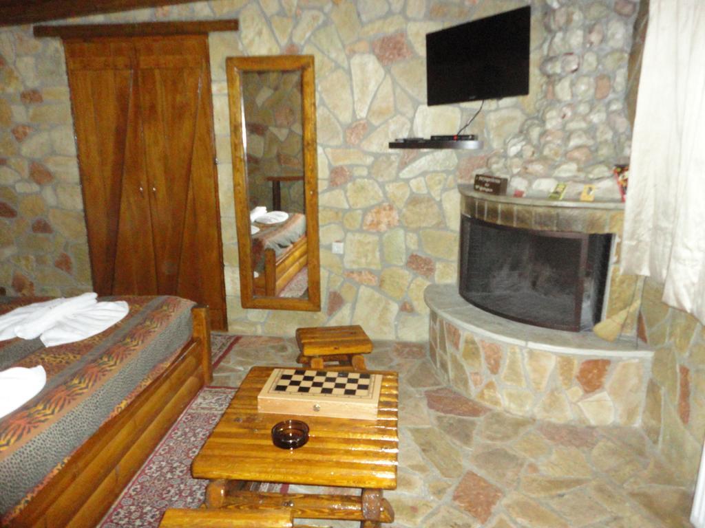 Faraggi Guesthouse Kalawrita Pokój zdjęcie