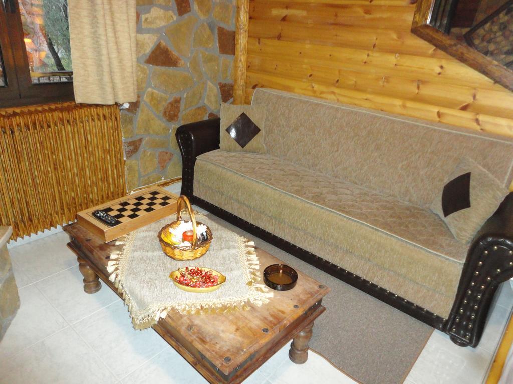Faraggi Guesthouse Kalawrita Zewnętrze zdjęcie