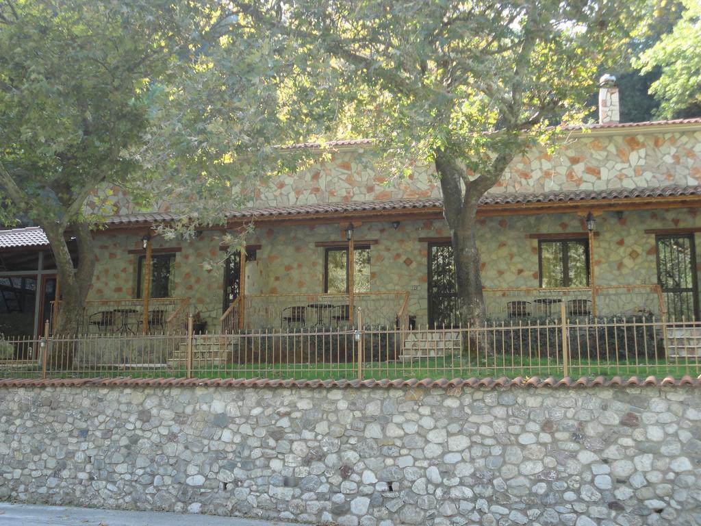 Faraggi Guesthouse Kalawrita Zewnętrze zdjęcie