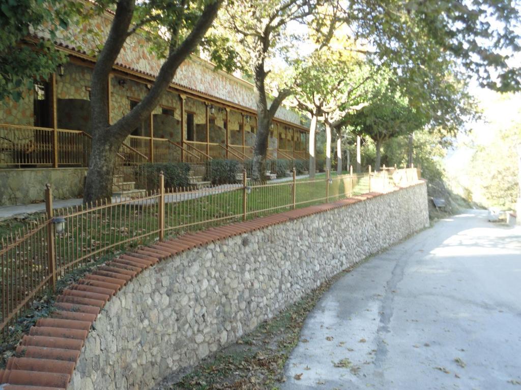 Faraggi Guesthouse Kalawrita Zewnętrze zdjęcie
