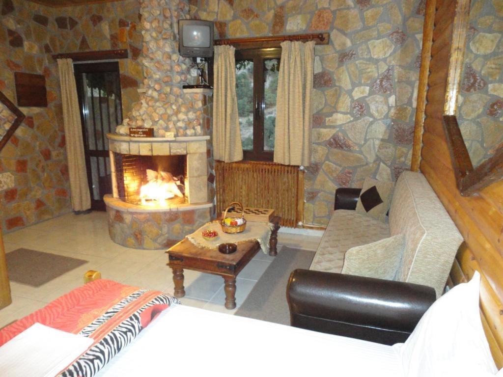 Faraggi Guesthouse Kalawrita Zewnętrze zdjęcie