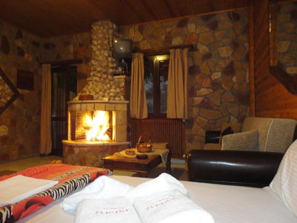 Faraggi Guesthouse Kalawrita Zewnętrze zdjęcie
