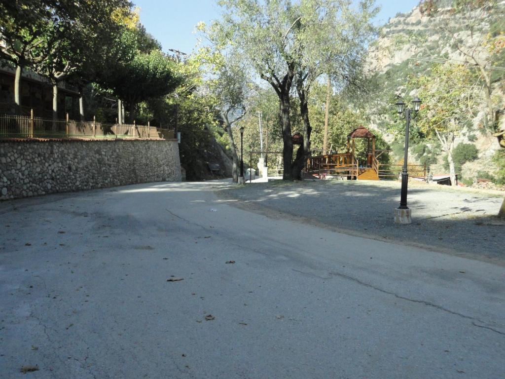 Faraggi Guesthouse Kalawrita Zewnętrze zdjęcie
