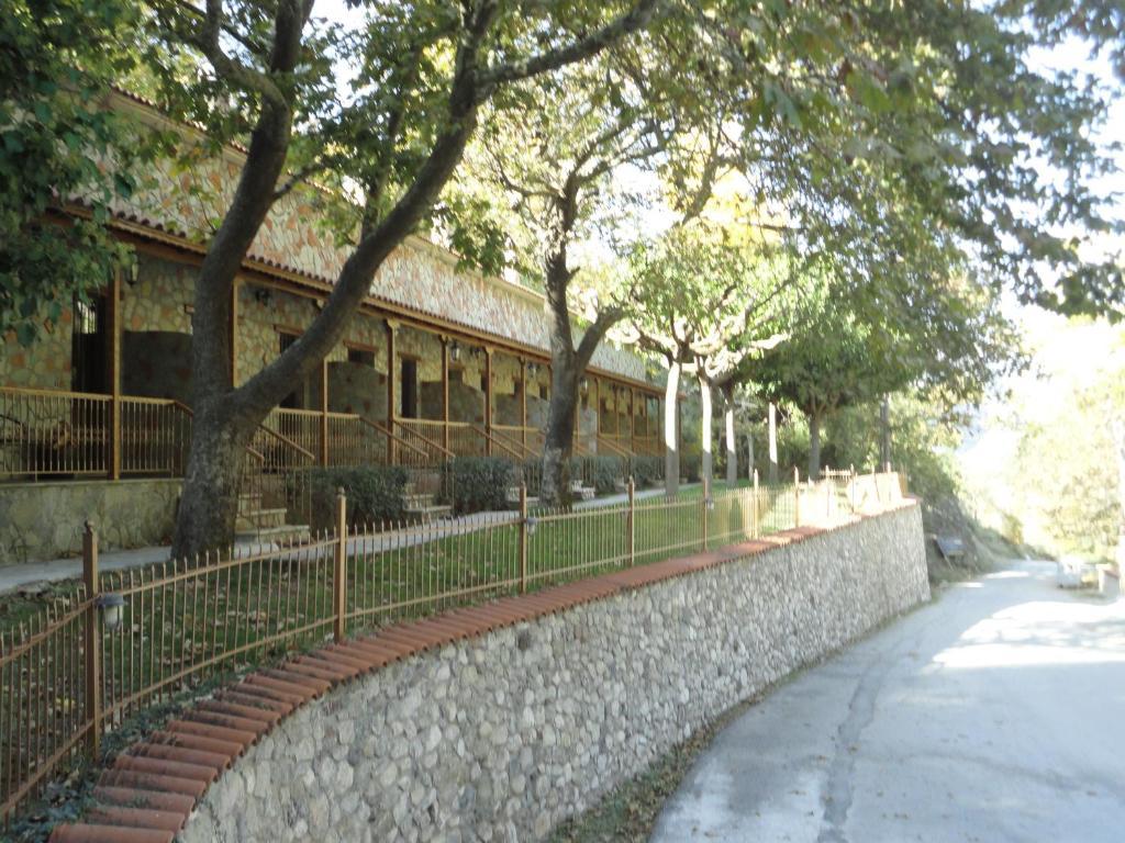 Faraggi Guesthouse Kalawrita Zewnętrze zdjęcie