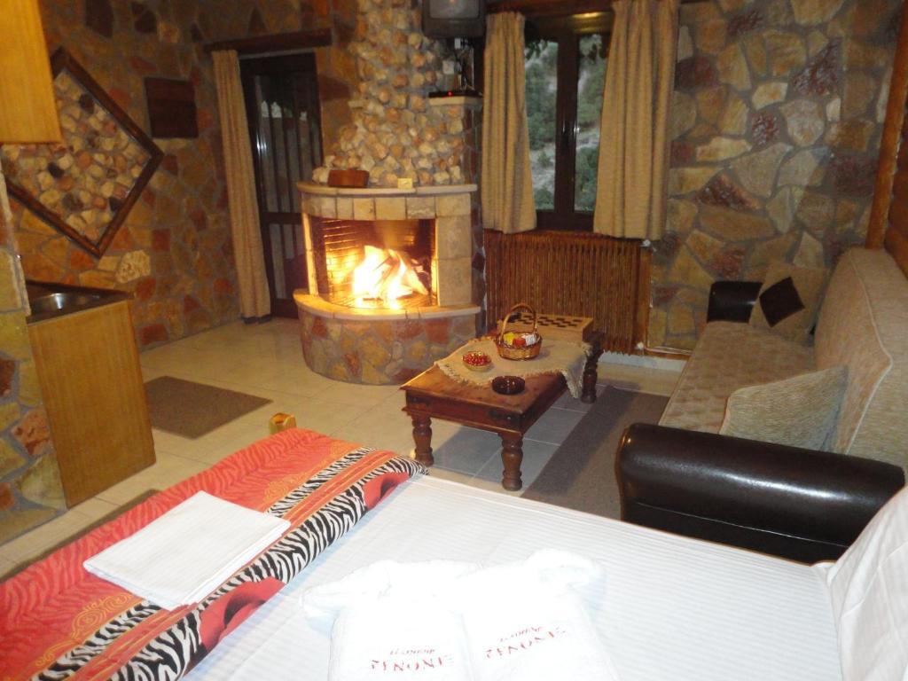 Faraggi Guesthouse Kalawrita Pokój zdjęcie