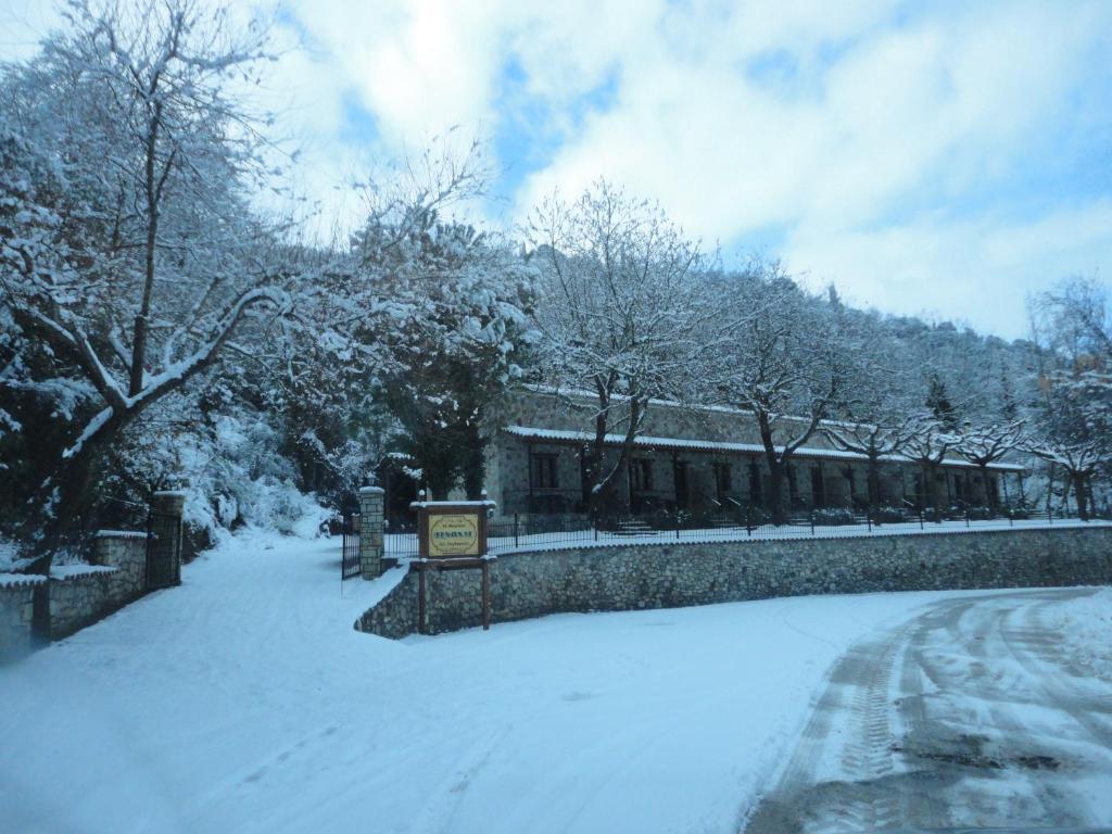 Faraggi Guesthouse Kalawrita Pokój zdjęcie