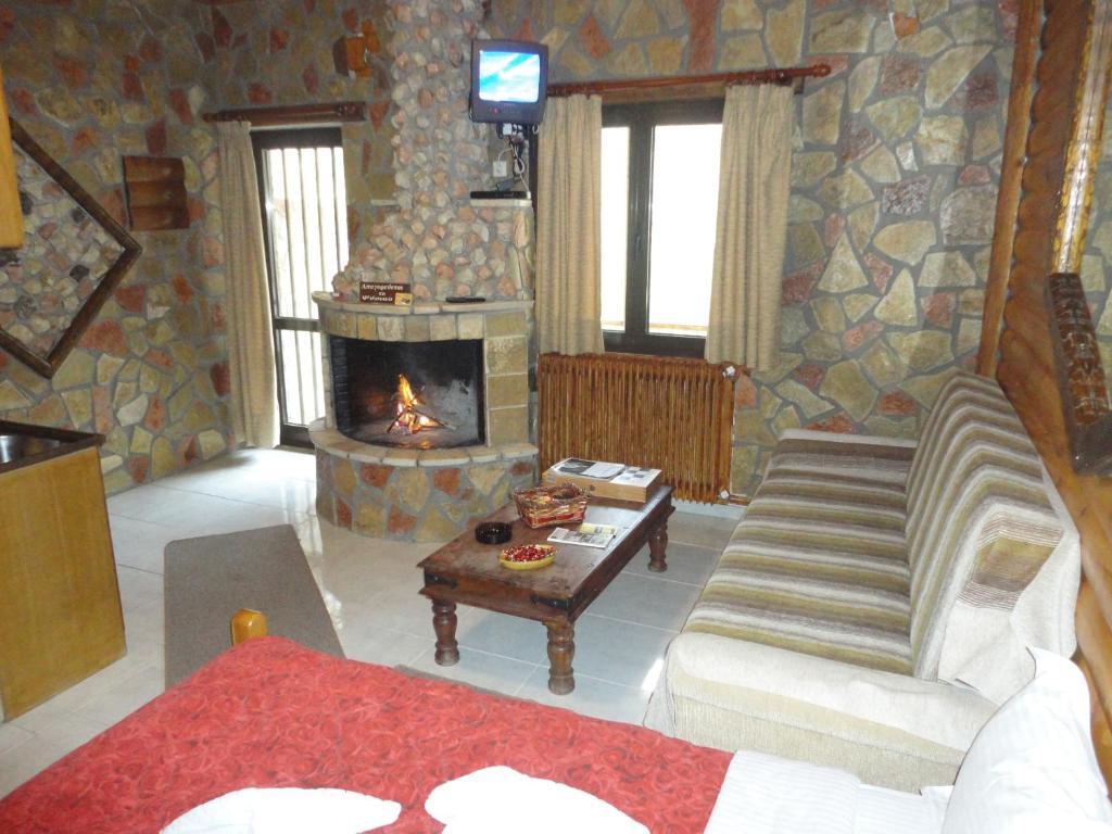 Faraggi Guesthouse Kalawrita Pokój zdjęcie
