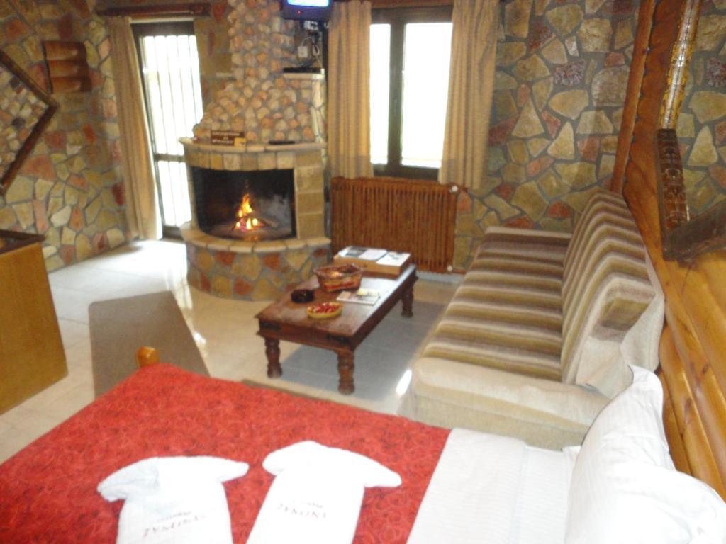 Faraggi Guesthouse Kalawrita Pokój zdjęcie