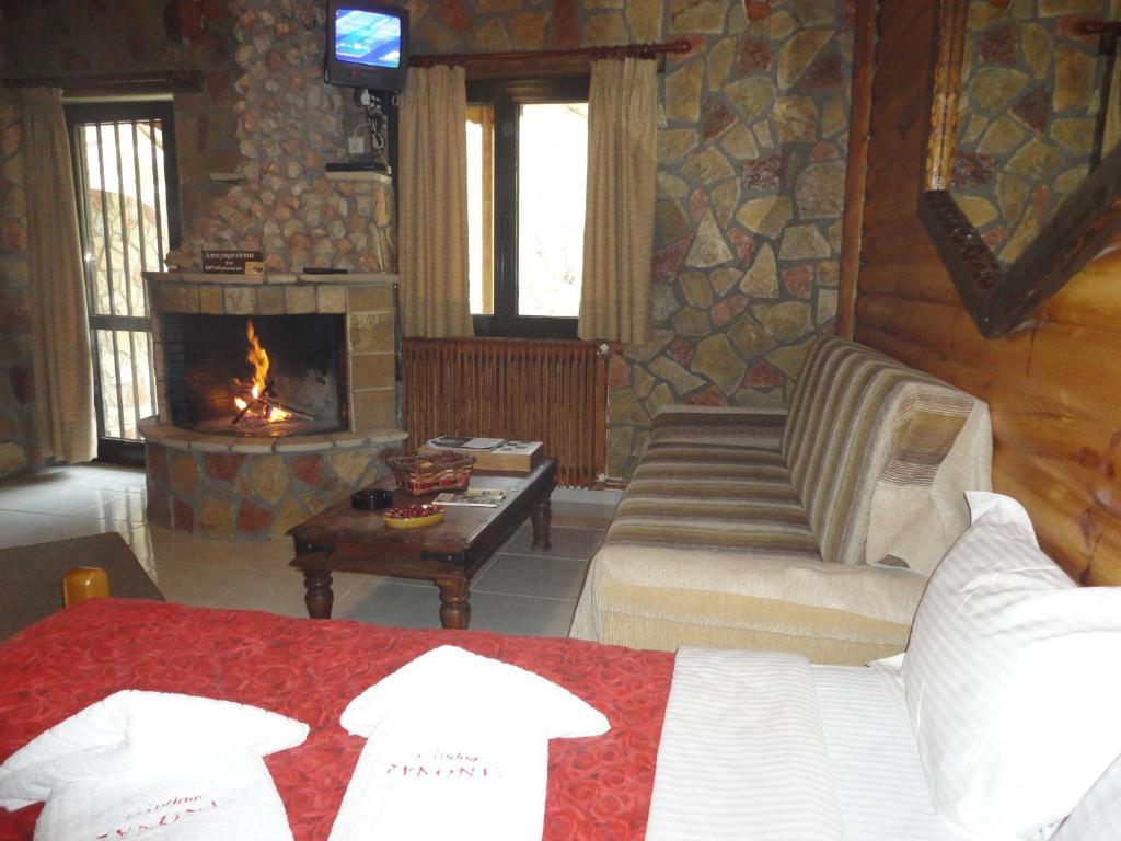 Faraggi Guesthouse Kalawrita Pokój zdjęcie
